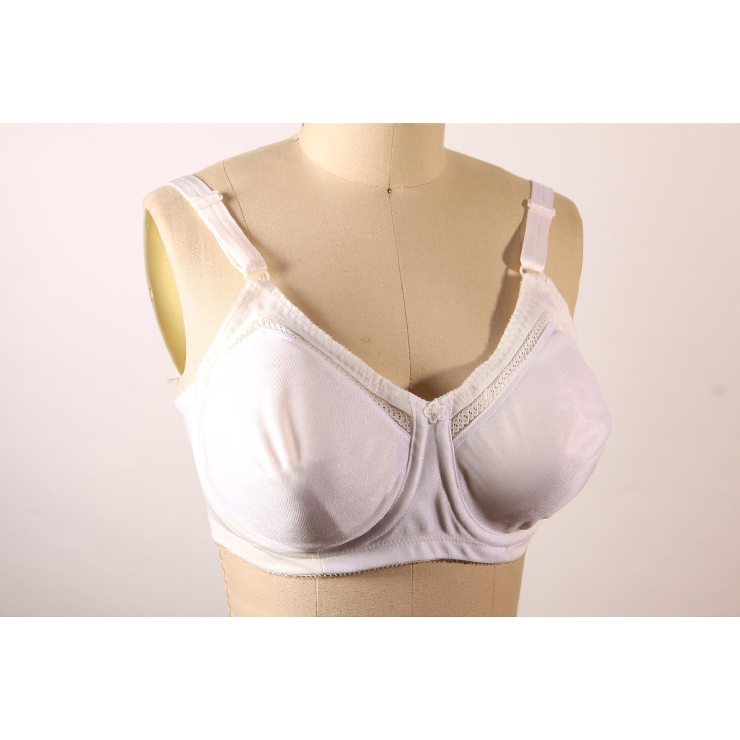 1970s White Lace Trim Floral Detail Bra by Playtex-36D