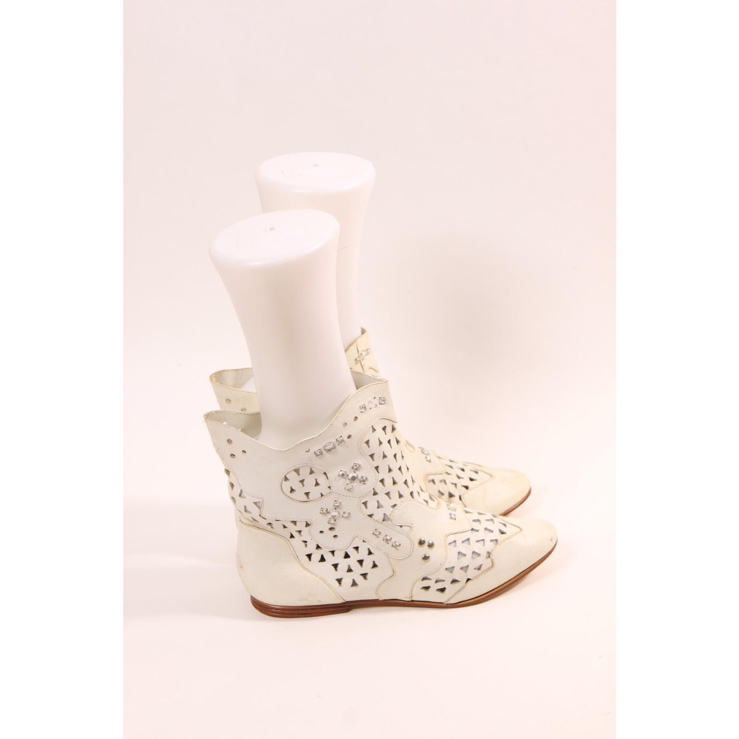 1980s White Leather Bedazzled Rhinestone Slip On Cowgirl Ankle Boots by Q-Thrill -Size 6 1/2