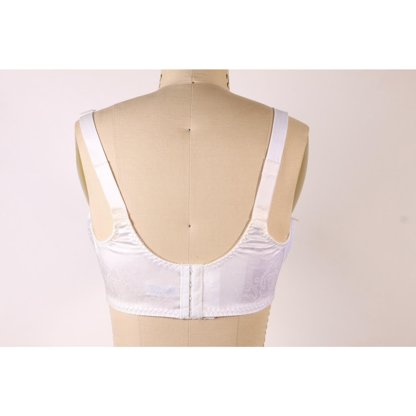 1980s White Floral Pattern Bow Detail Bra by Bali-38D