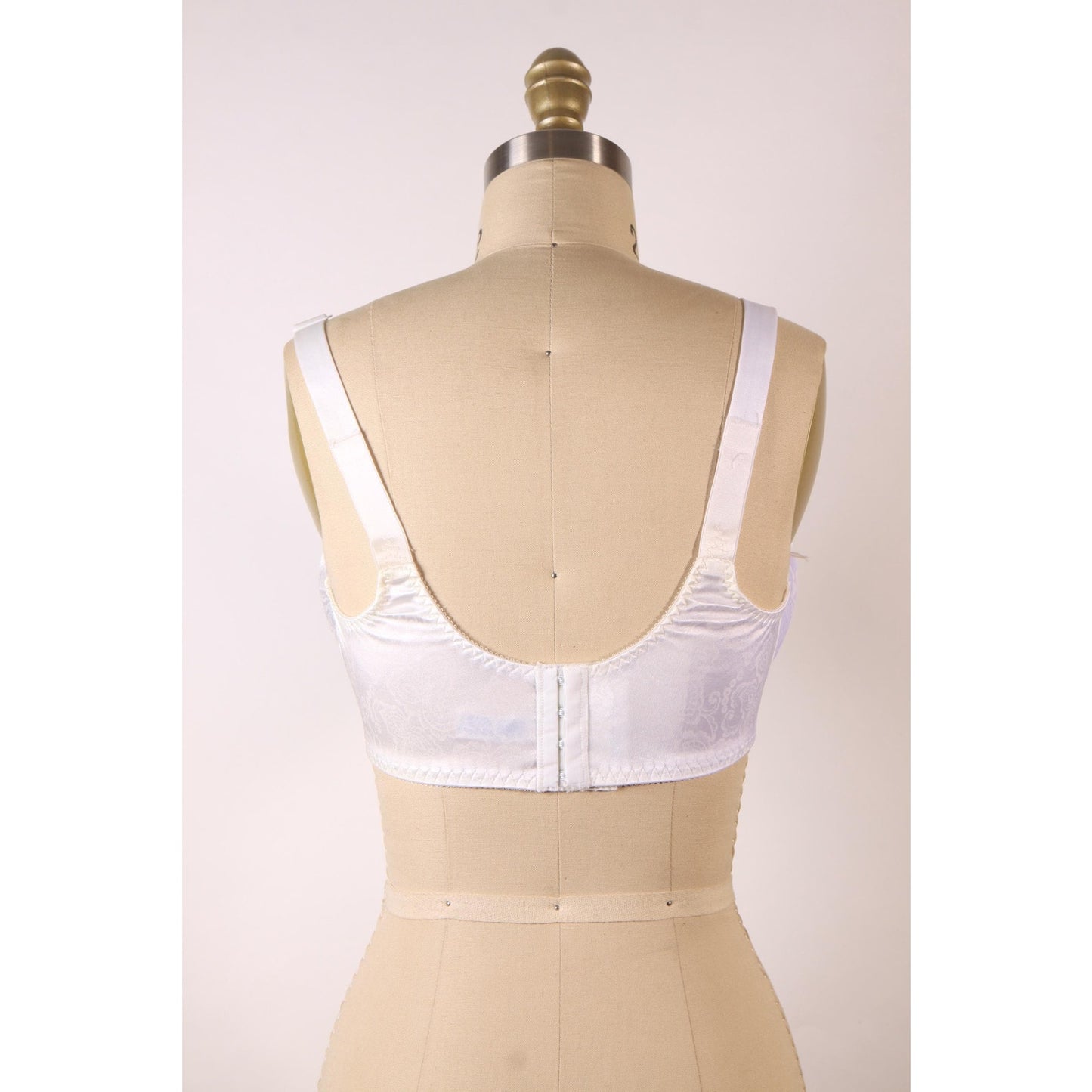 1980s White Floral Pattern Bow Detail Bra by Bali-38D