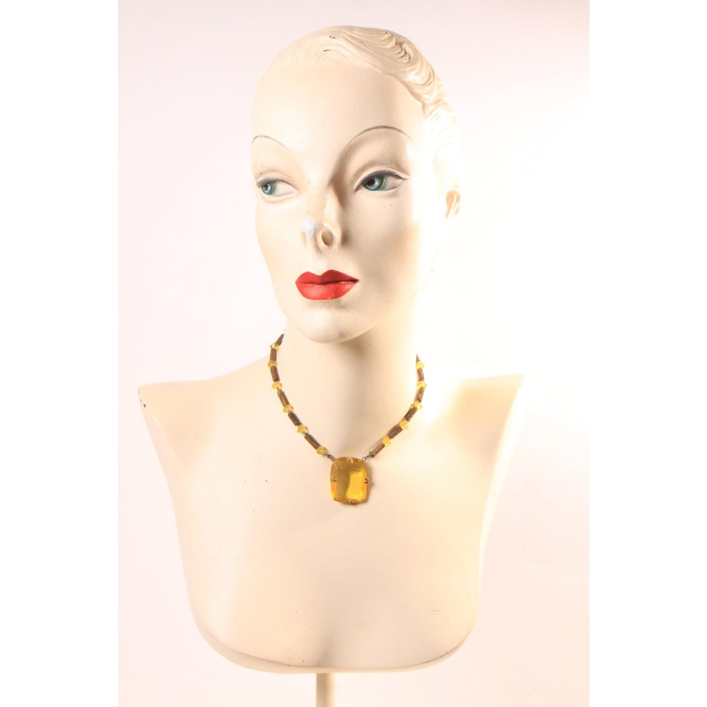 1920s 1930s Art Deco Yellow Glass Faceted Stone Brass Metal Detail Necklace