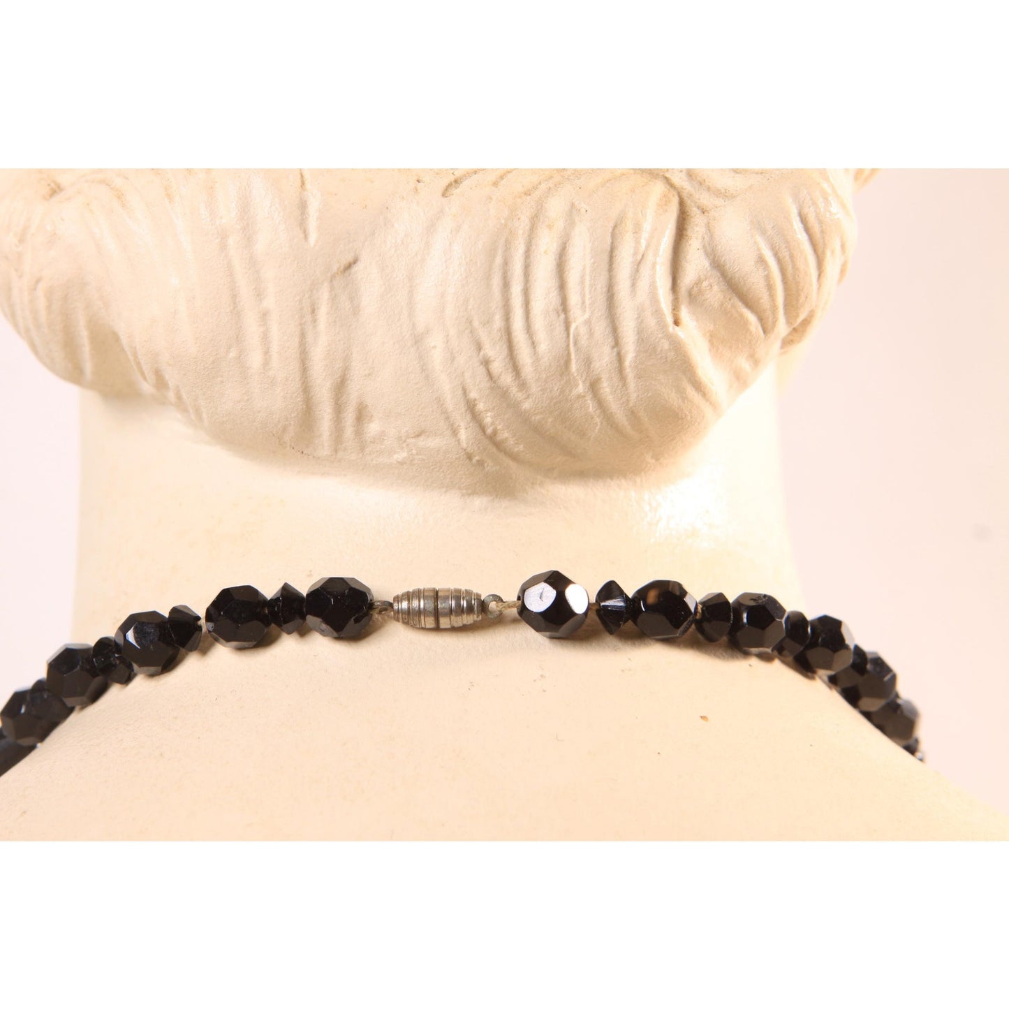 1950s 1960s Black Glass Faceted Beaded Graduated Necklace