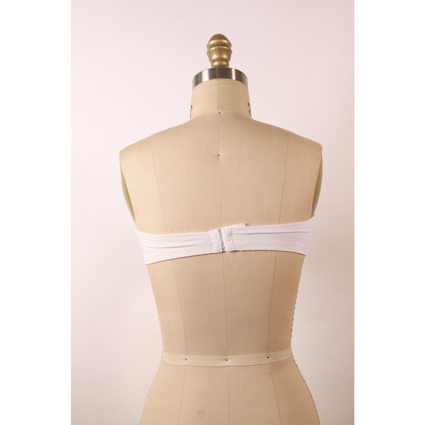 1970s White Strapless Bra by Flexnit-38B
