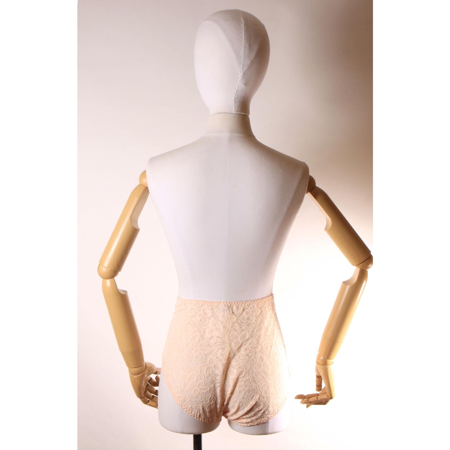Late 1970s Early 1980s Peach Pink Floral Lace High Waisted Floral Detail Underwear Panties by Bali-XL