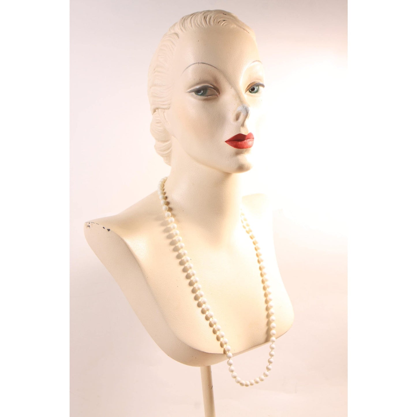 1960s 1970s White Plastic Beaded Single Strand Necklace by Hong Kong
