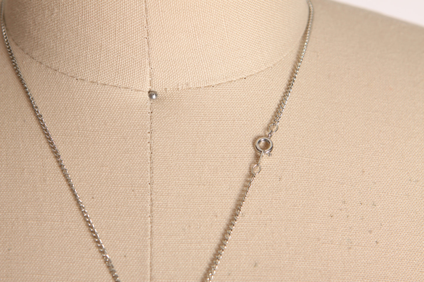 1990s Silver Tone Chain Metal Pewter Native American Indian Pendant Necklace