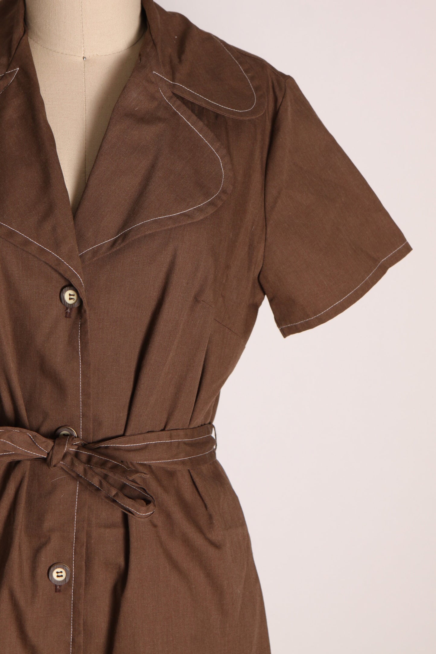 1970s Brown Button Up Short Sleeve Dog Ear Collar Belted Dress by Ship N’ Shore -L