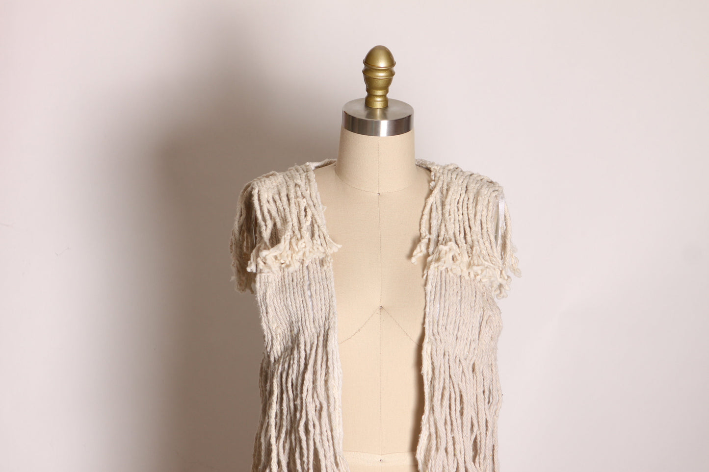 1970s 1980s Natural Fiber Woven Fringe Mop Open Front Boho Hippie Vest -M
