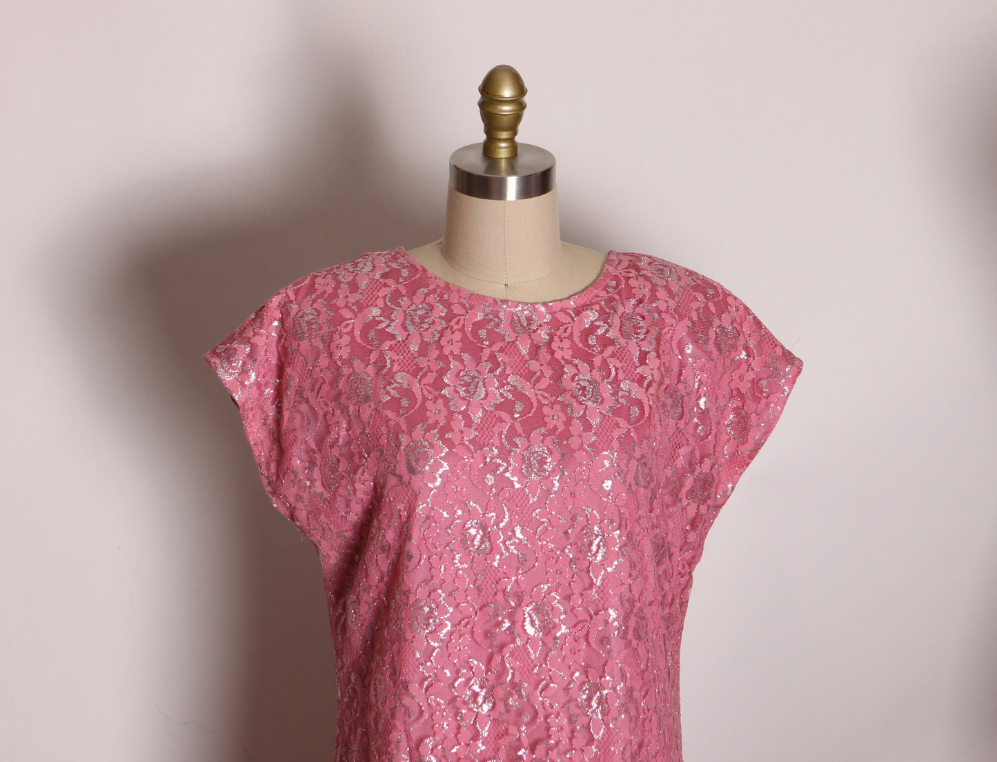 1980s Pink and Silver Short Sleeve Floral Lurex Drop waist Formal Pageant Prom Dress by JCPenney -L