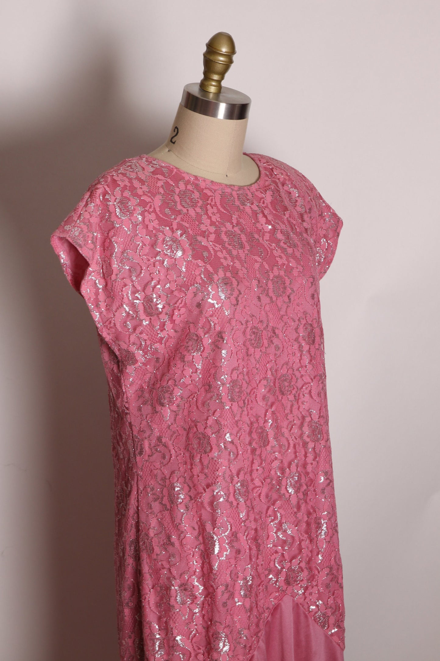1980s Pink and Silver Short Sleeve Floral Lurex Drop waist Formal Pageant Prom Dress by JCPenney -L