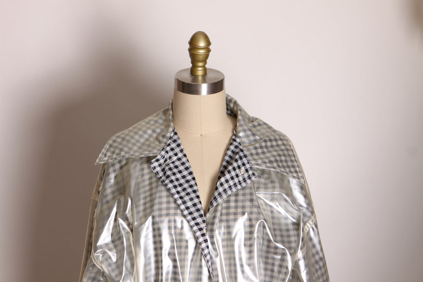 1980s-1990s Clear Vinyl Black and White Gingham Long Sleeve Cinch Waist Rain Coat by Totes -S