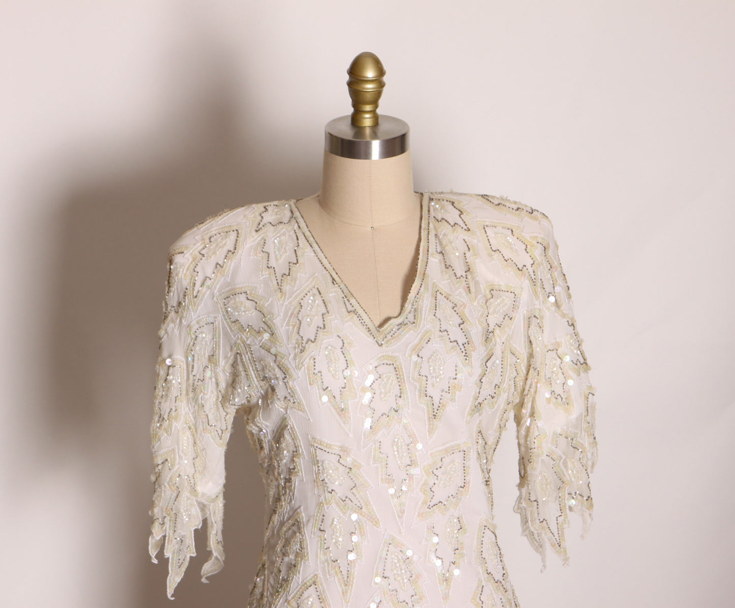 1980s White Short Sleeve Flame Fringes Sequin Beaded Flapper Style Dress by Carina -S