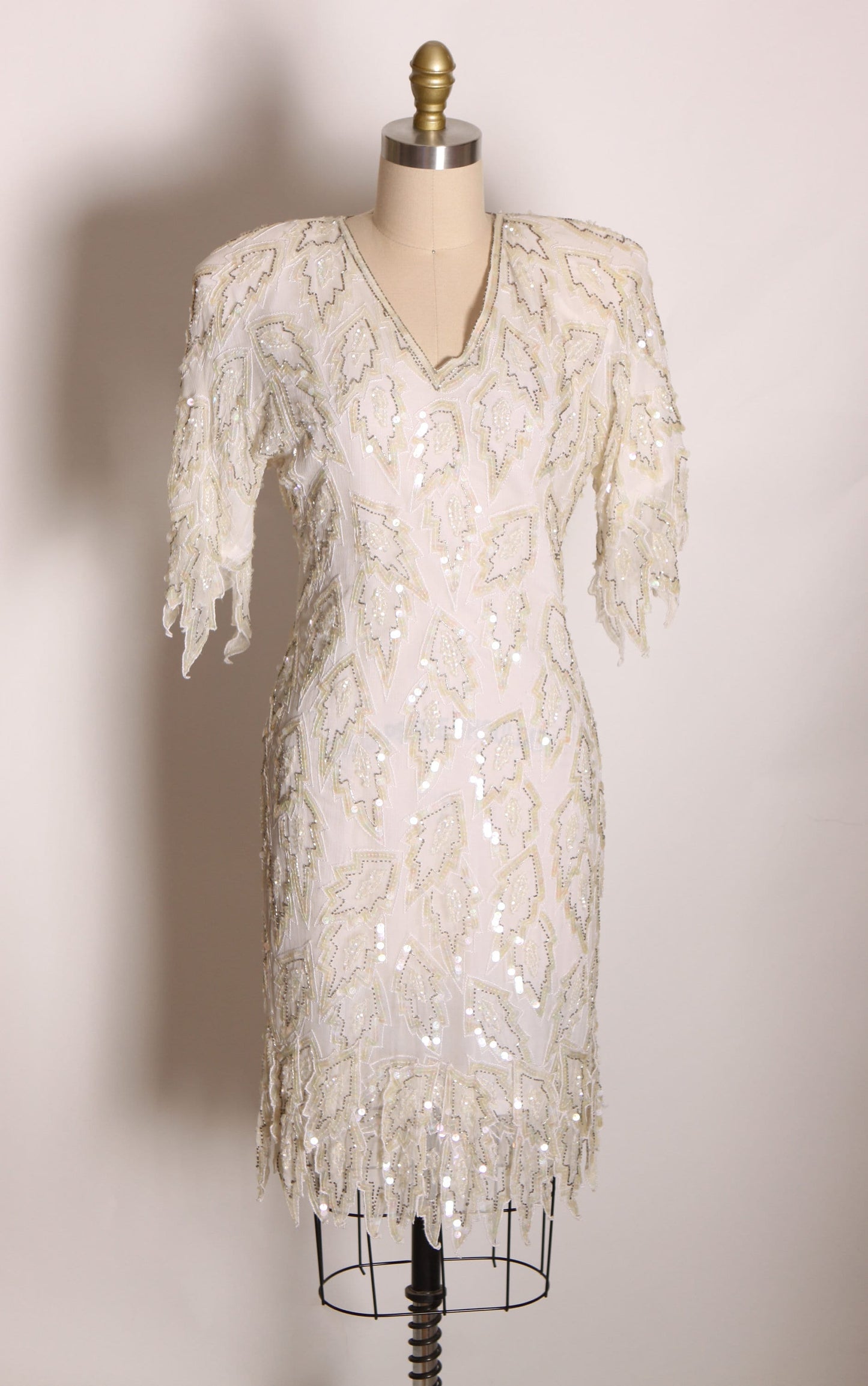 1980s White Short Sleeve Flame Fringes Sequin Beaded Flapper Style Dress by Carina -S