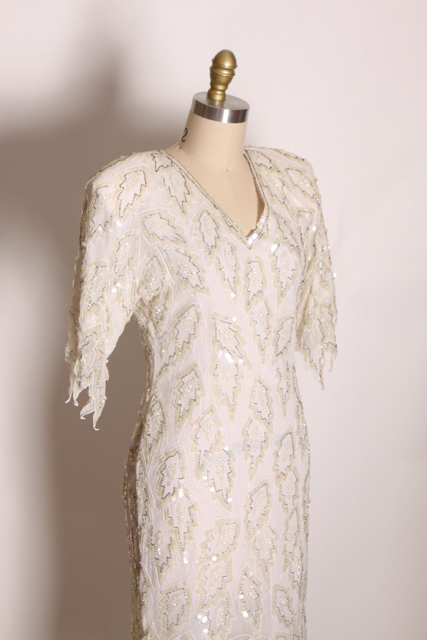 1980s White Short Sleeve Flame Fringes Sequin Beaded Flapper Style Dress by Carina -S