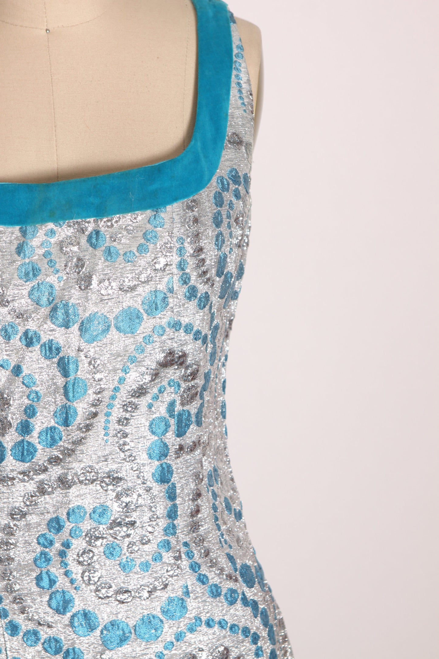 1960s Turquoise Blue and Silver Metallic Sleeveless Velvet Trim Abstract Atomic Swirl Mod Go Go Dress -S