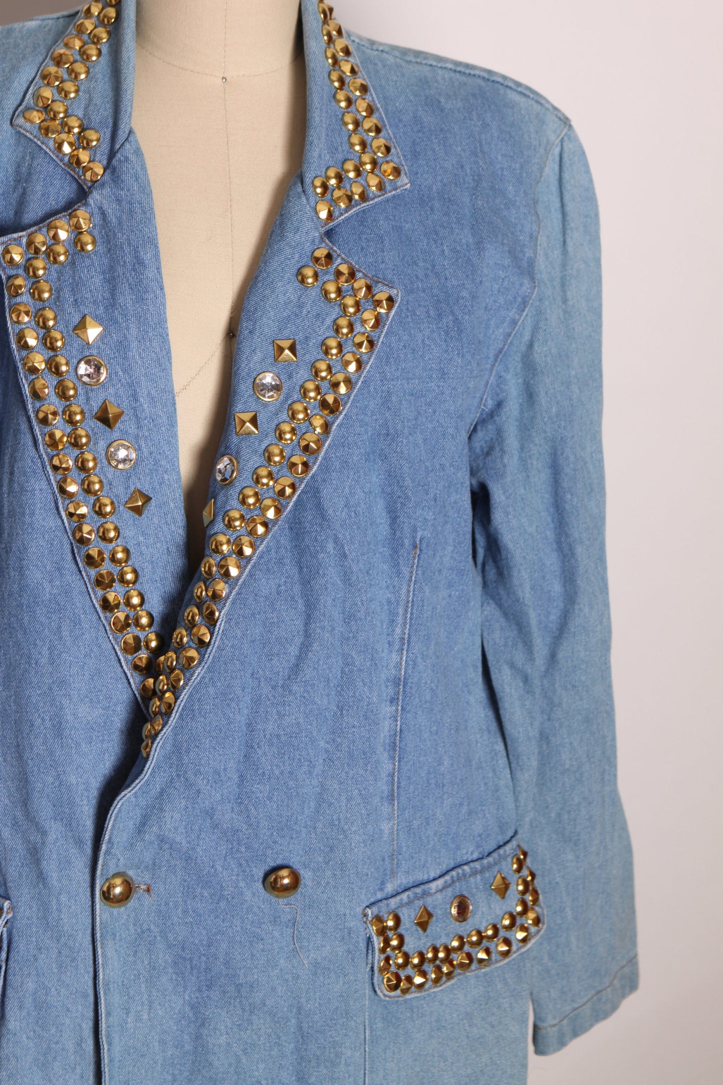1980s Light Blue Denim Long Sleeve Brass Bronze Gold Bedazzled Button Up Jacket by Marilyn of California -L