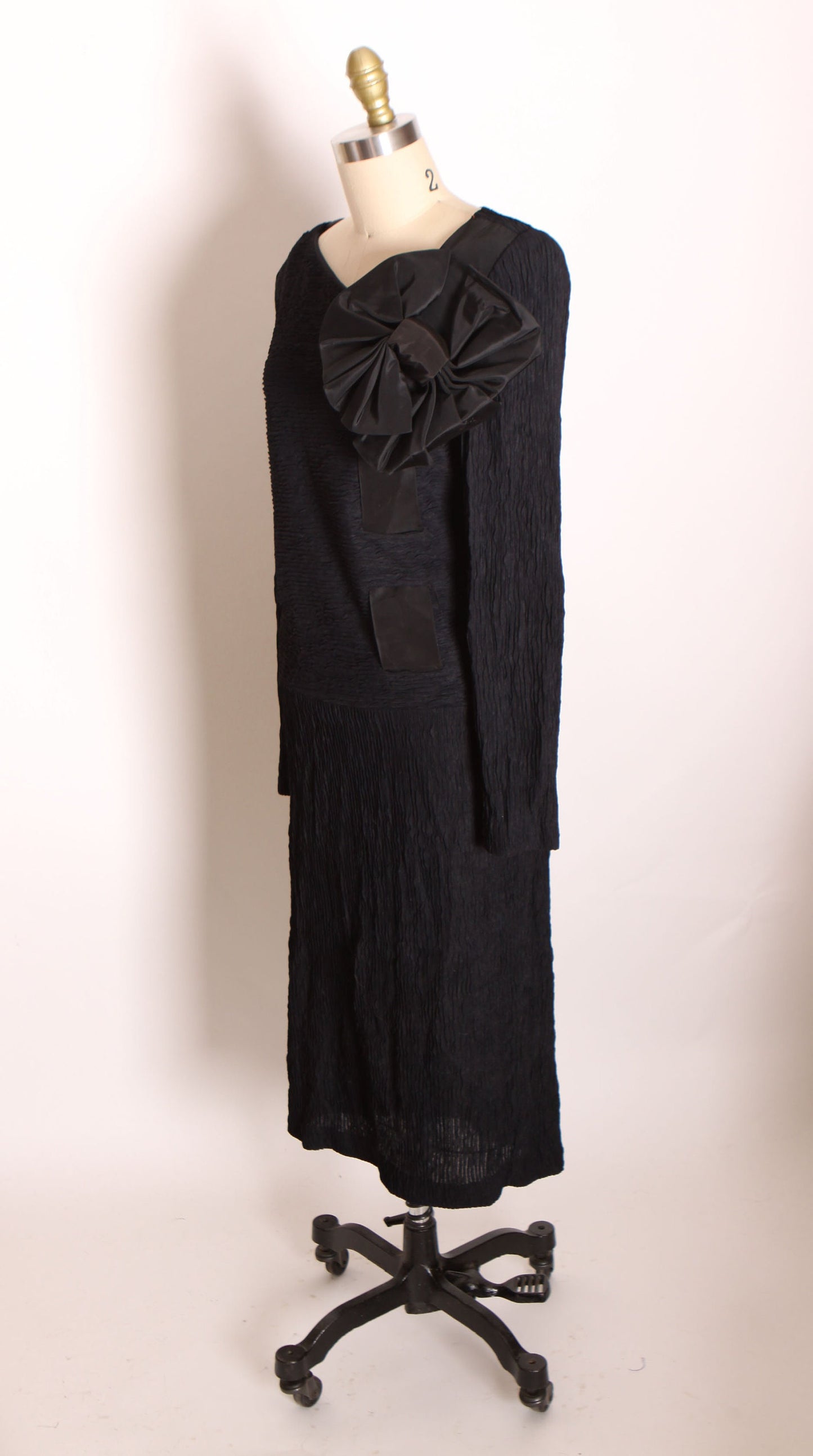 1980s Black Long Sleeve Textured Ruched Long Sleeve Oversized Bow Black Dress by Leslie Lucks -M