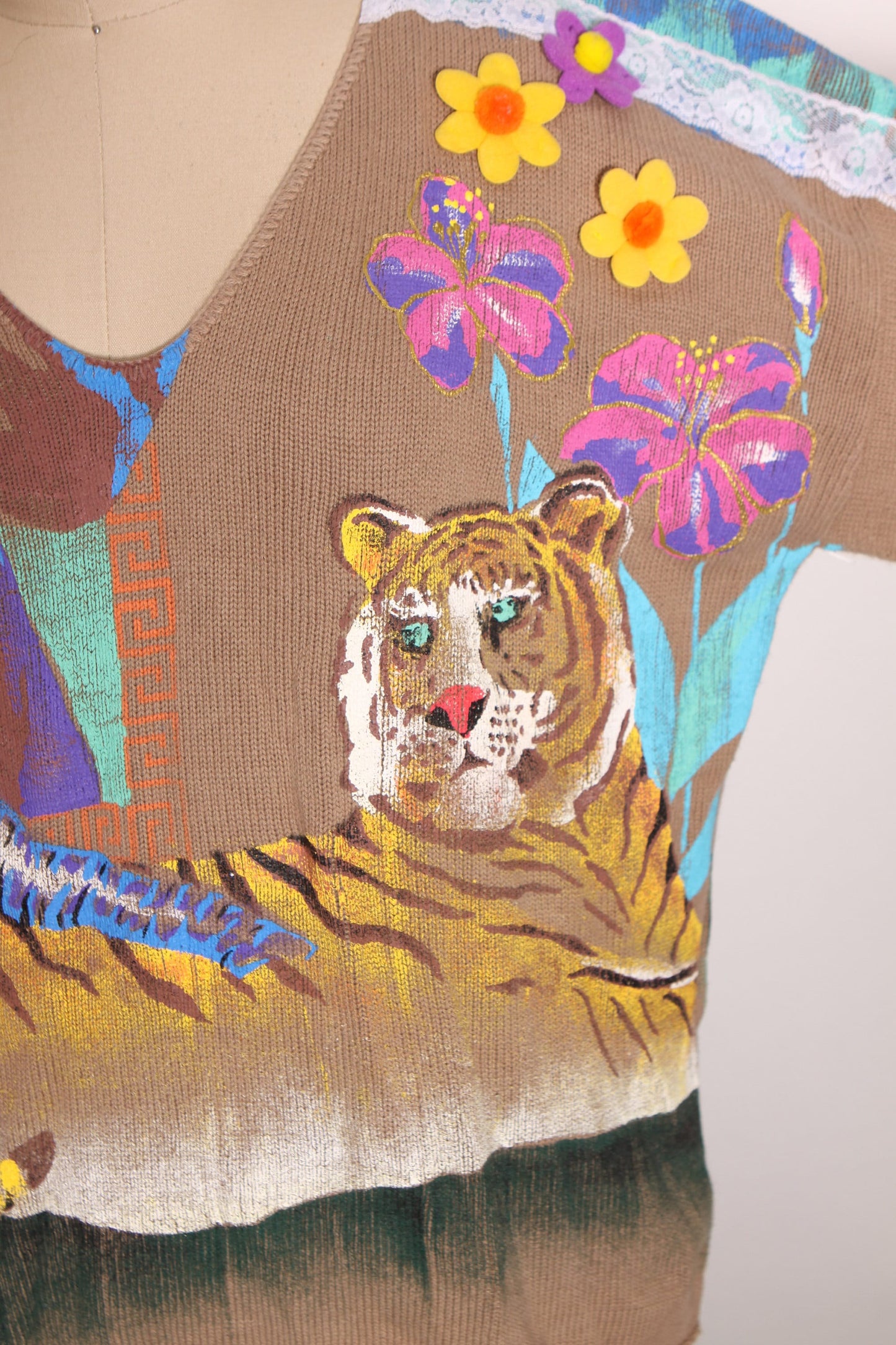 Late 1980s Early 1990s Beige Long Sleeve V Neck Pullover Hand Painted Novelty Jungle Safari Tiger, Elephant and Flower Sweater by Kolorway