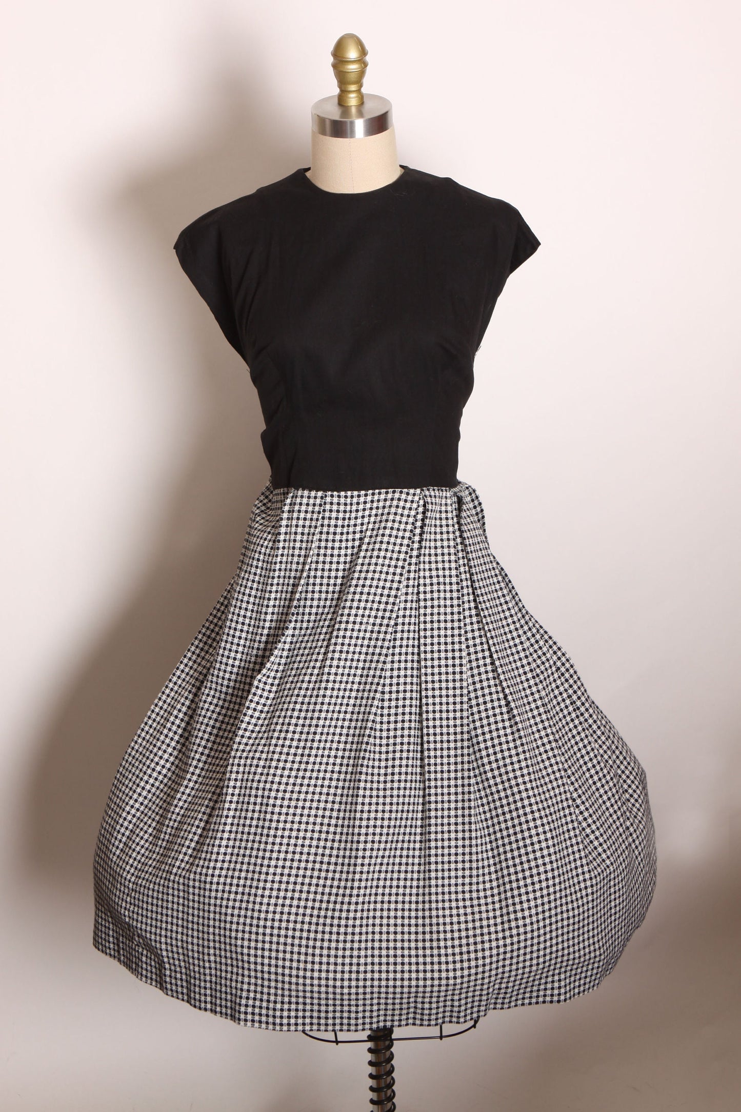 1950s Black and White Short Sleeve Gingham Dress with Matching Button Up Half Sleeve Cropped Jacket Outfit -M