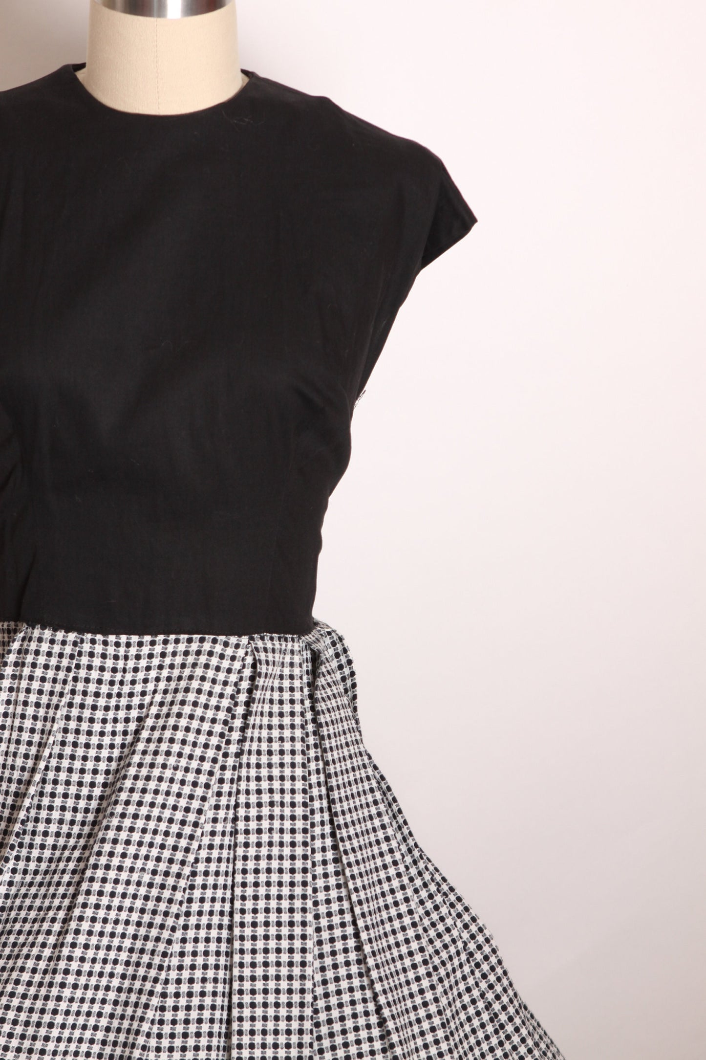 1950s Black and White Short Sleeve Gingham Dress with Matching Button Up Half Sleeve Cropped Jacket Outfit -M