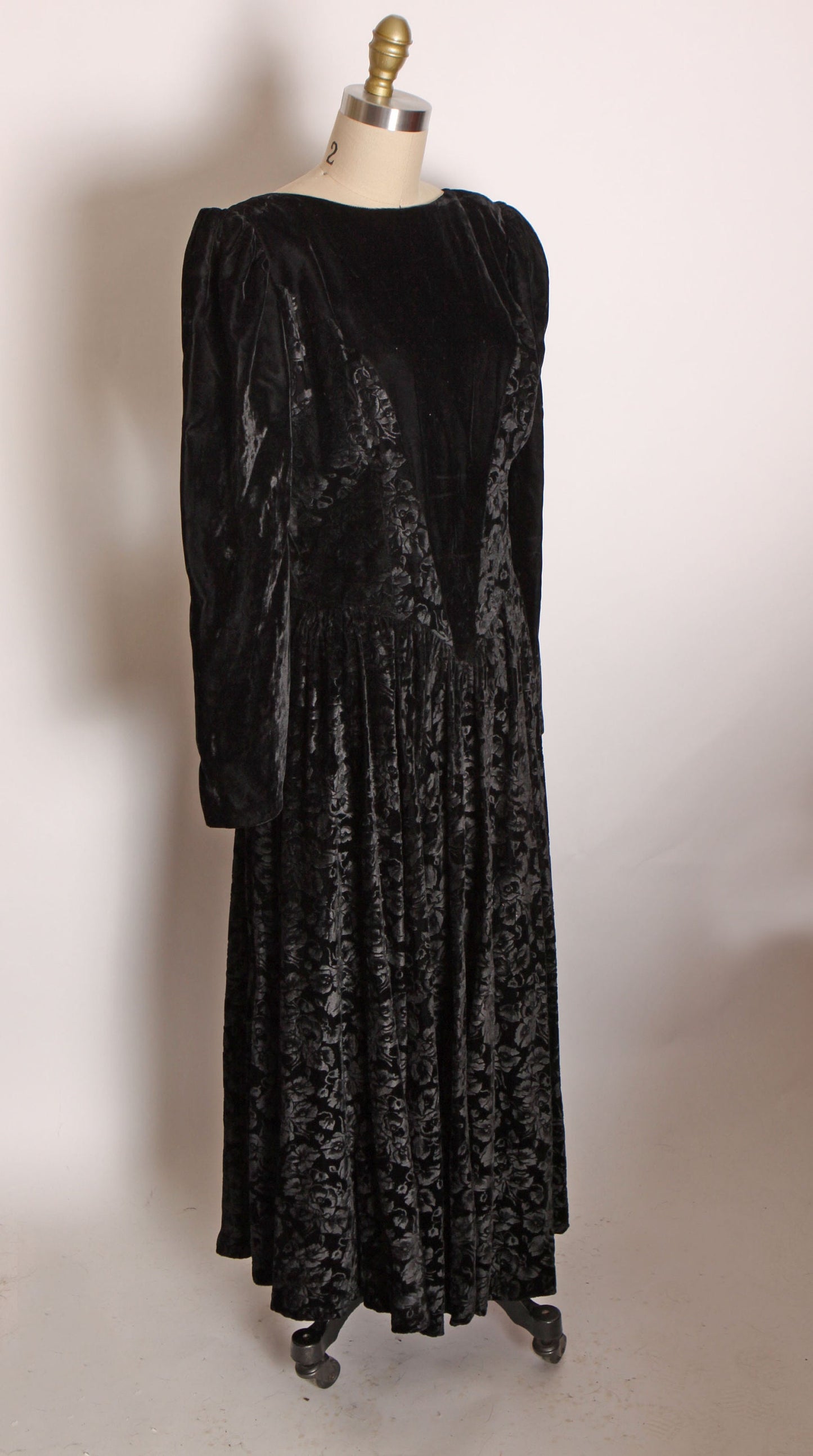 1980s Black Velvet Floral Burnout Long Sleeve Fit and Flare Gothic Dress by Jessica McClintock -L