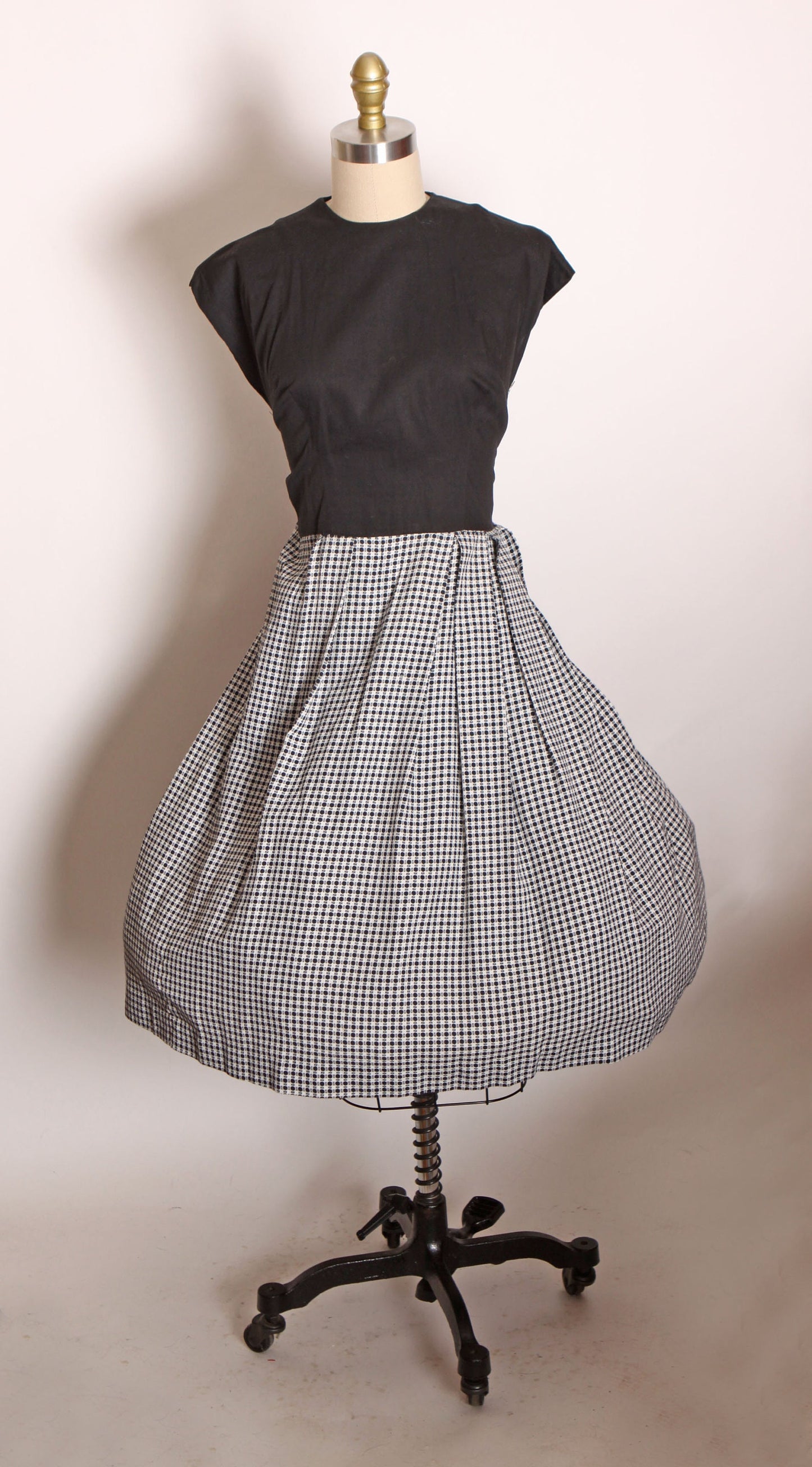 1950s Black and White Short Sleeve Gingham Dress with Matching Button Up Half Sleeve Cropped Jacket Outfit -M