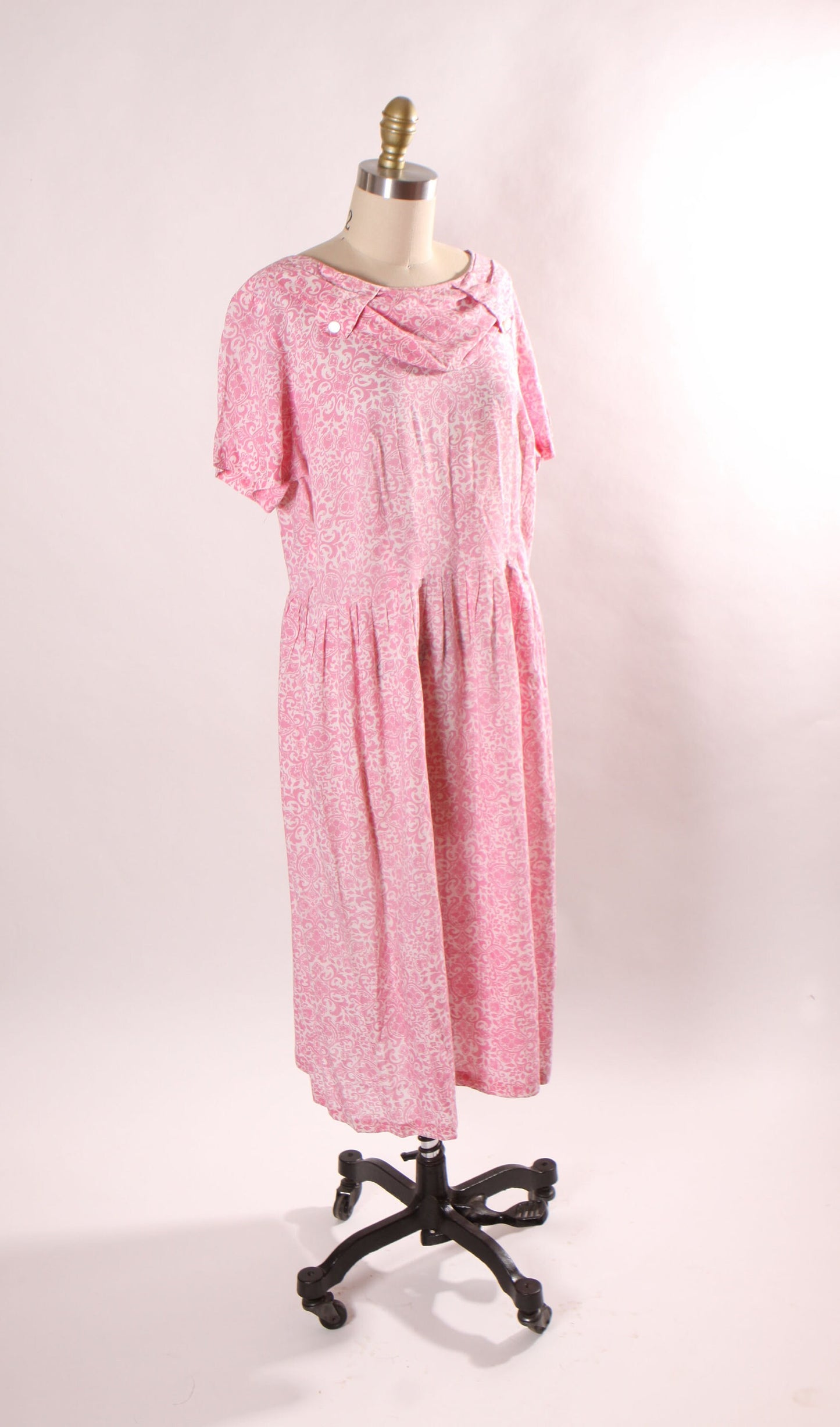 1960s Pink and White Swirl Short Sleeve Button Detail Plus Size Volup Dress by Sears -1XL