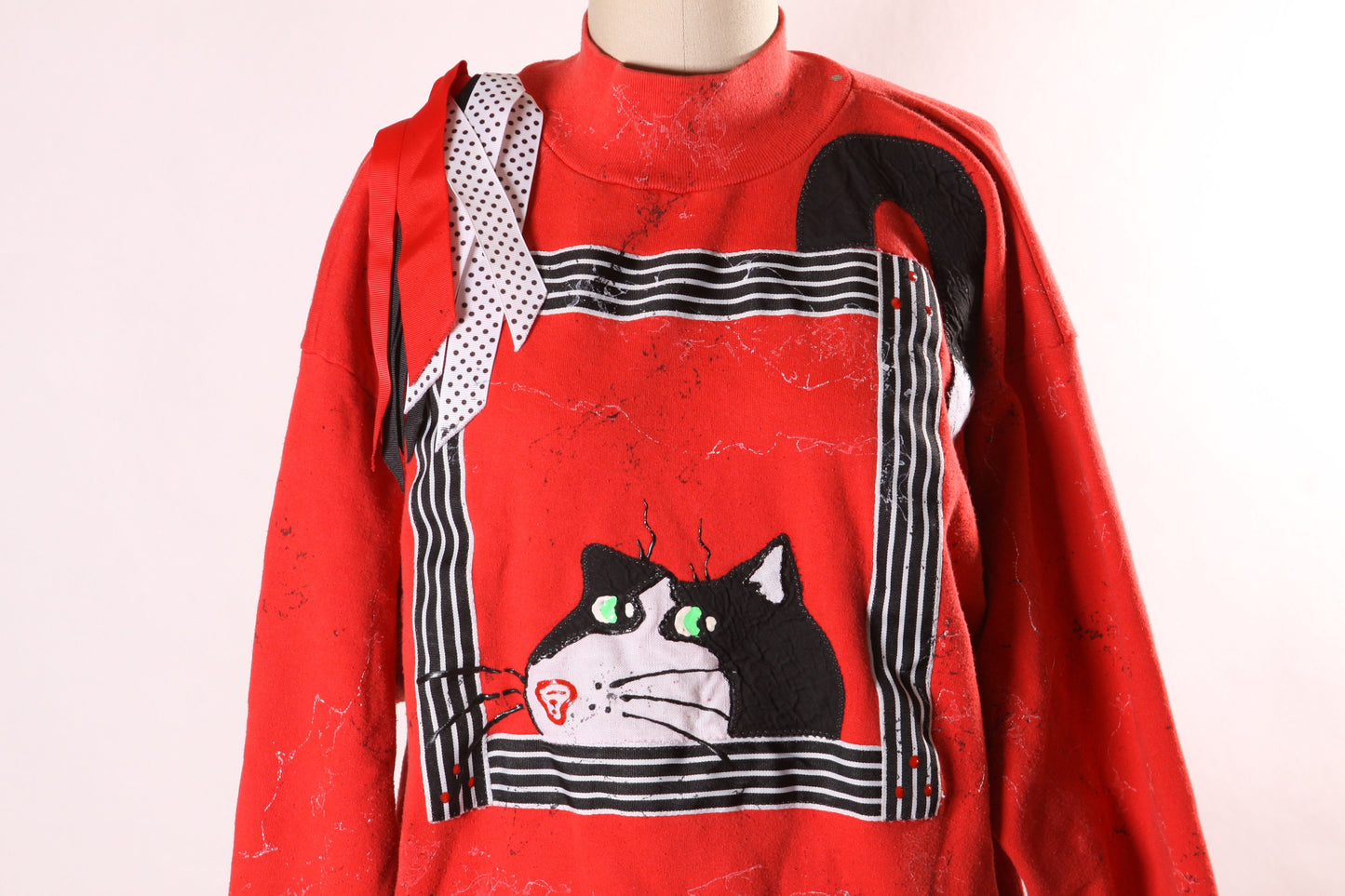 1980s Red, Black and White Novelty Cat Ribbon Detail Paint Splattrr Long Sleeve Pullover Sweatahirt by Sunbelt