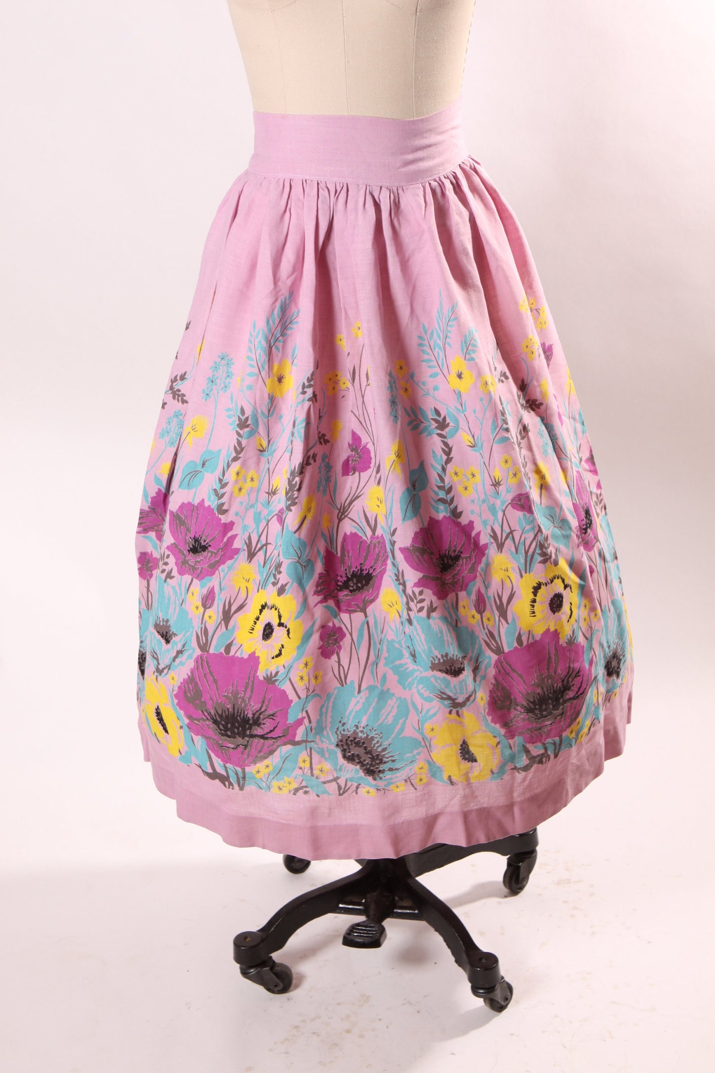 1950s Light Purple, Yellow and Turquoise Blue Floral Flower Border Novelty Print Skirt