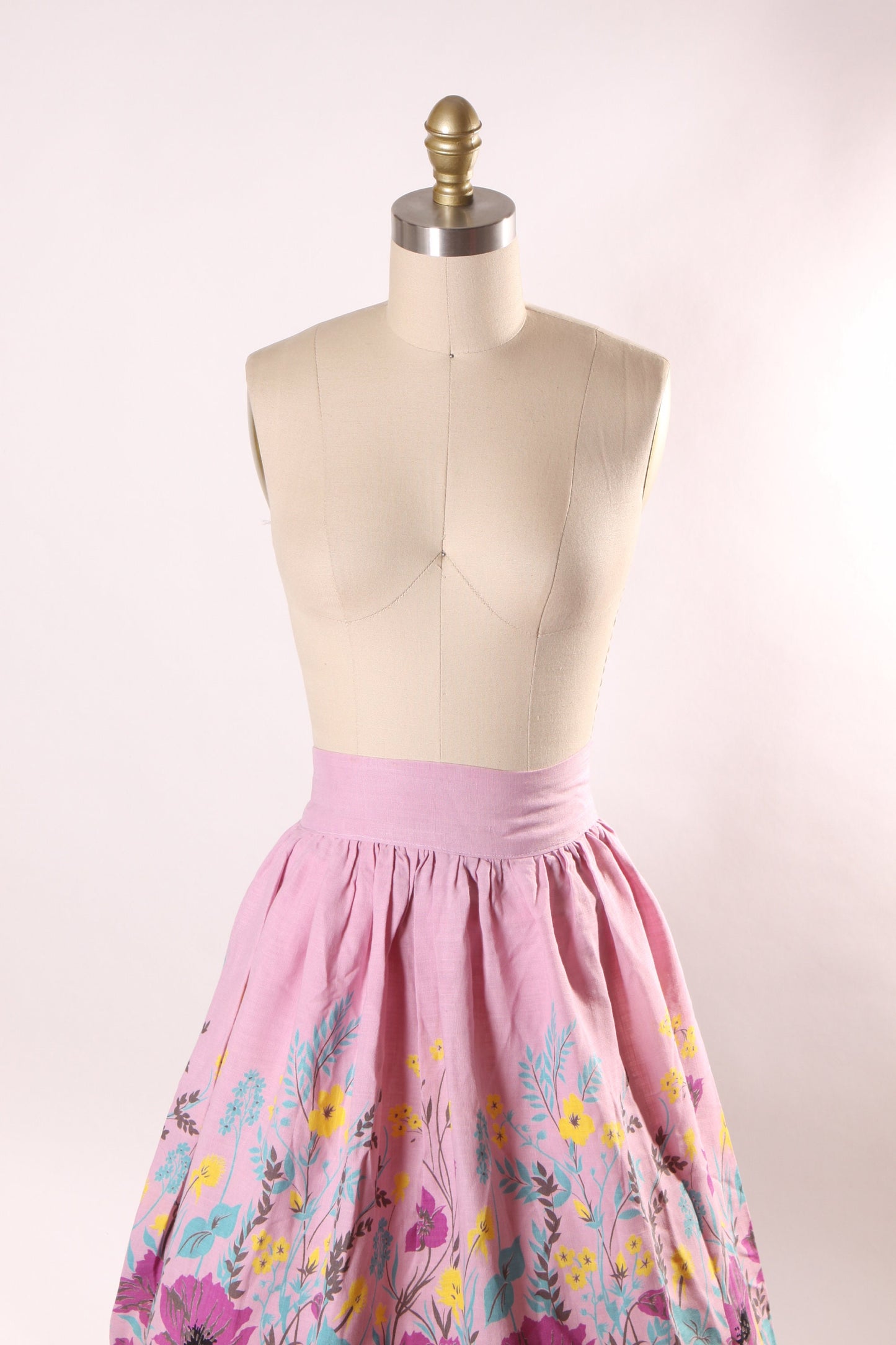 1950s Light Purple, Yellow and Turquoise Blue Floral Flower Border Novelty Print Skirt