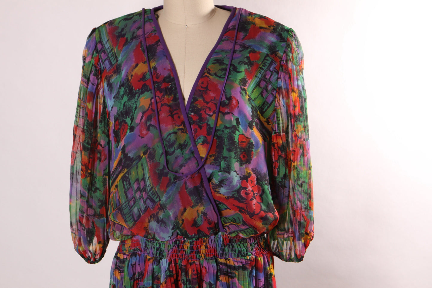 1980s Purple, Red, Green and Black Novelty Painterly Scenic Street Long Sleeve Draped Dress by Brownstone Studio -2XL