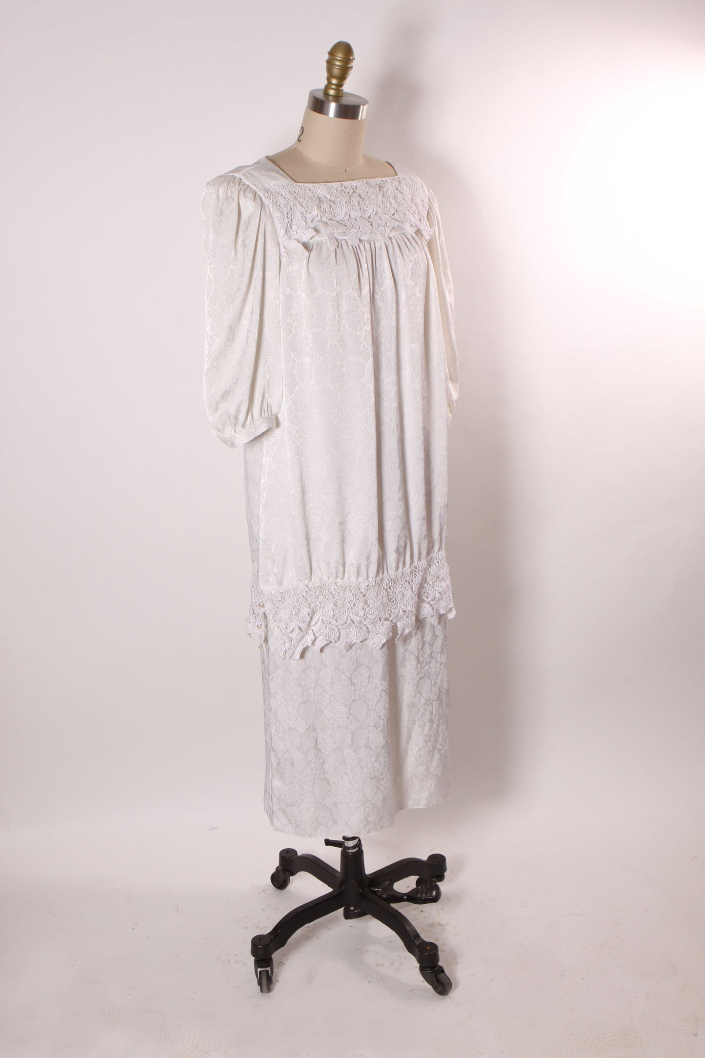 1980s White Half Sleeve Drop Waist Floral Lace Trim Blouse with Matching Skirt Two Piece Outfit by Jackie Taub for Connections -M