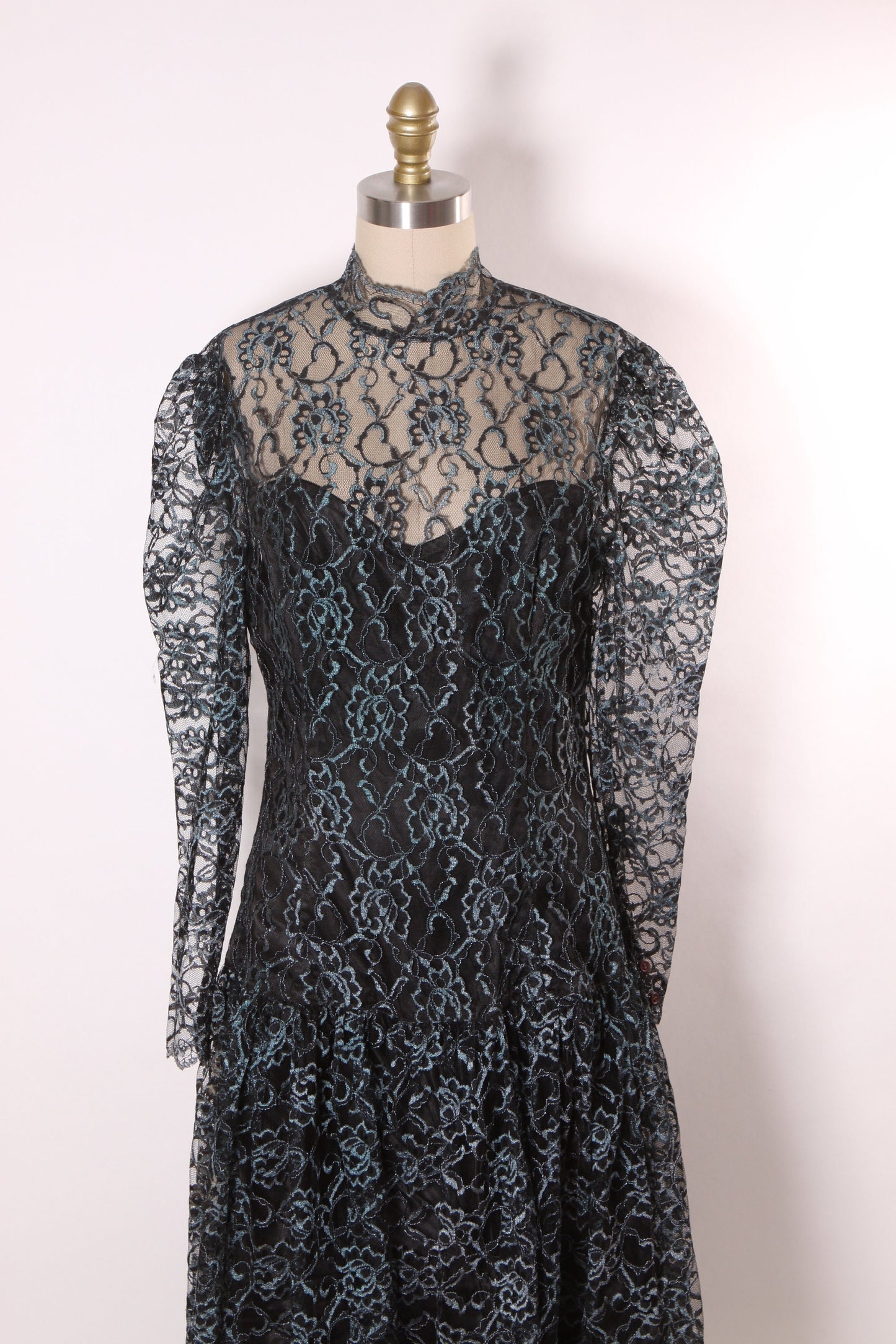 1980s Black and Green Sheer Long Sleeve Lace Overlay Puffy Sleeve Keyhole Back Drop Waist Formal Prom Dress by Gunne Sax -L