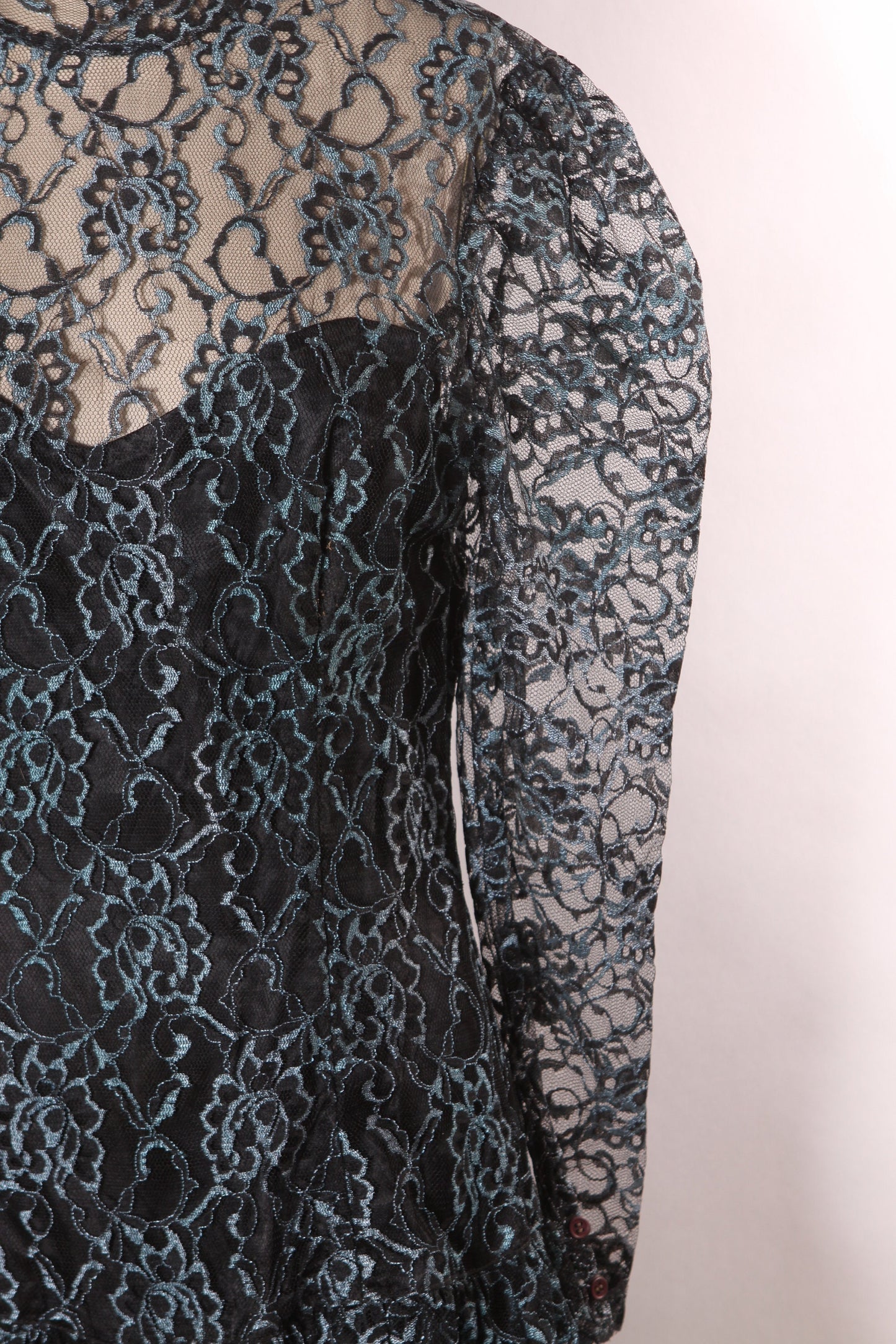 1980s Black and Green Sheer Long Sleeve Lace Overlay Puffy Sleeve Keyhole Back Drop Waist Formal Prom Dress by Gunne Sax -L