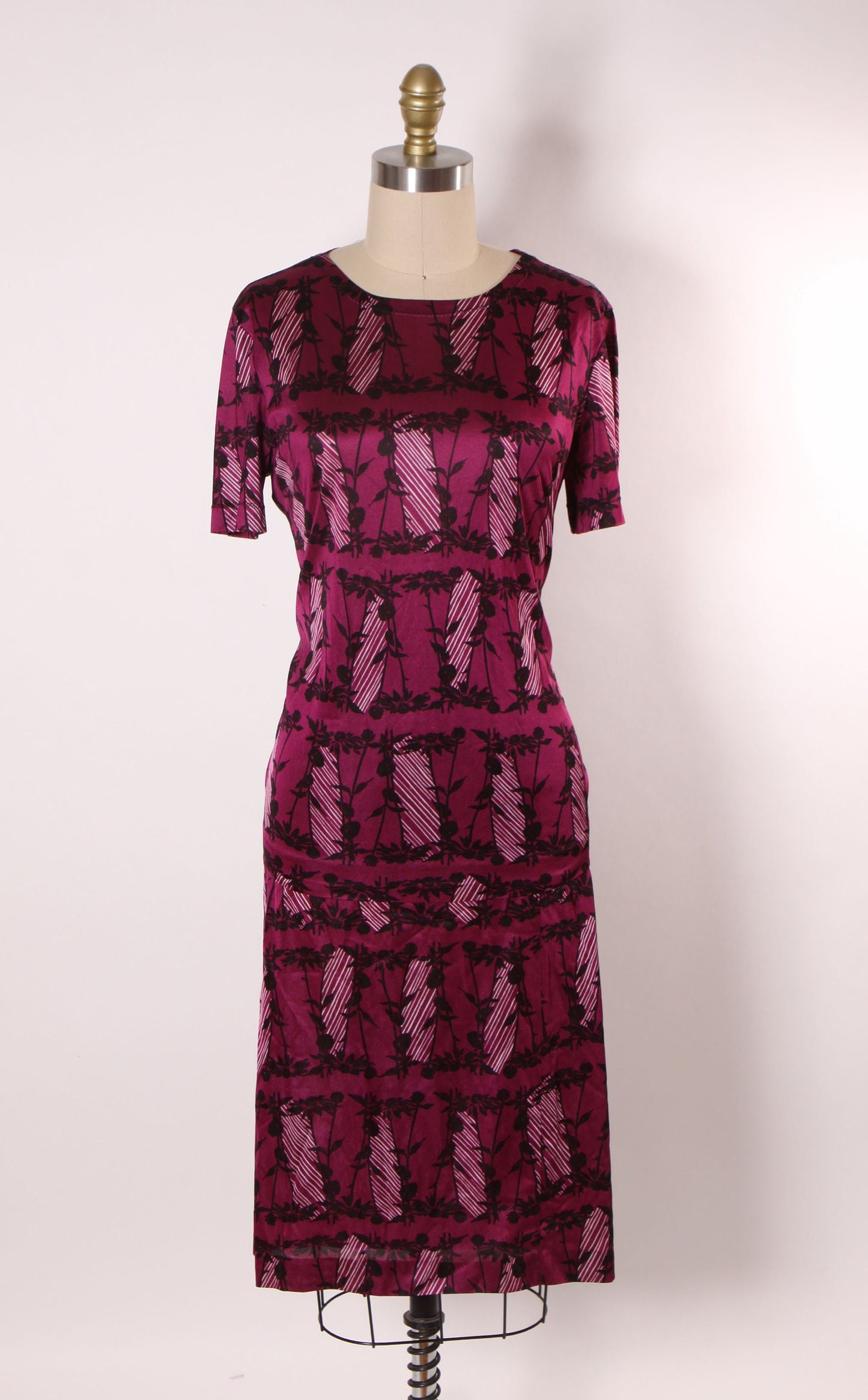 1970s Dark Magenta and Black Short Sleeve Gothic Style Black Rose Coffin Shape Print Shirt Blouse with Matching Skirt Two Piece Outfit -M
