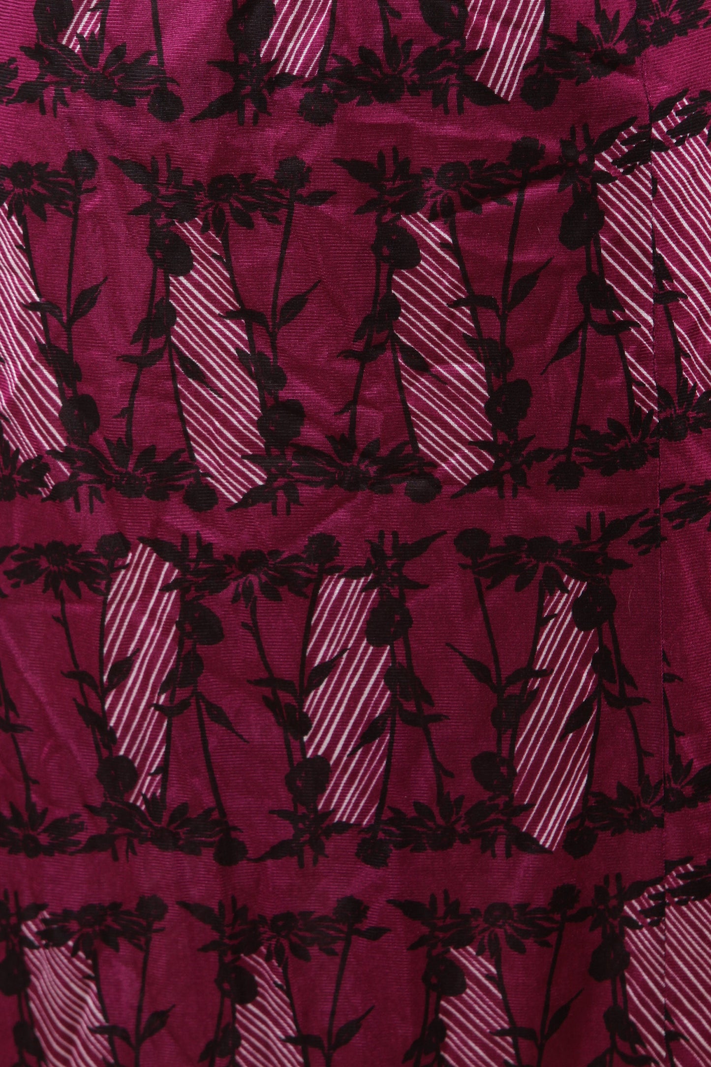 1970s Dark Magenta and Black Short Sleeve Gothic Style Black Rose Coffin Shape Print Shirt Blouse with Matching Skirt Two Piece Outfit -M