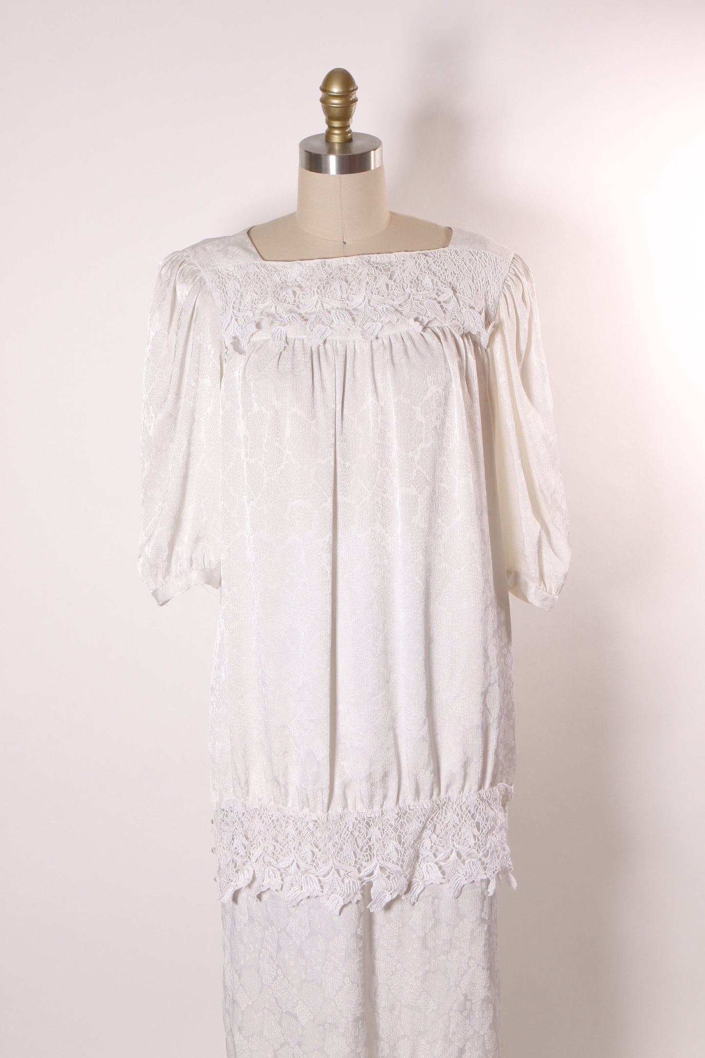 1980s White Half Sleeve Drop Waist Floral Lace Trim Blouse with Matching Skirt Two Piece Outfit by Jackie Taub for Connections -M