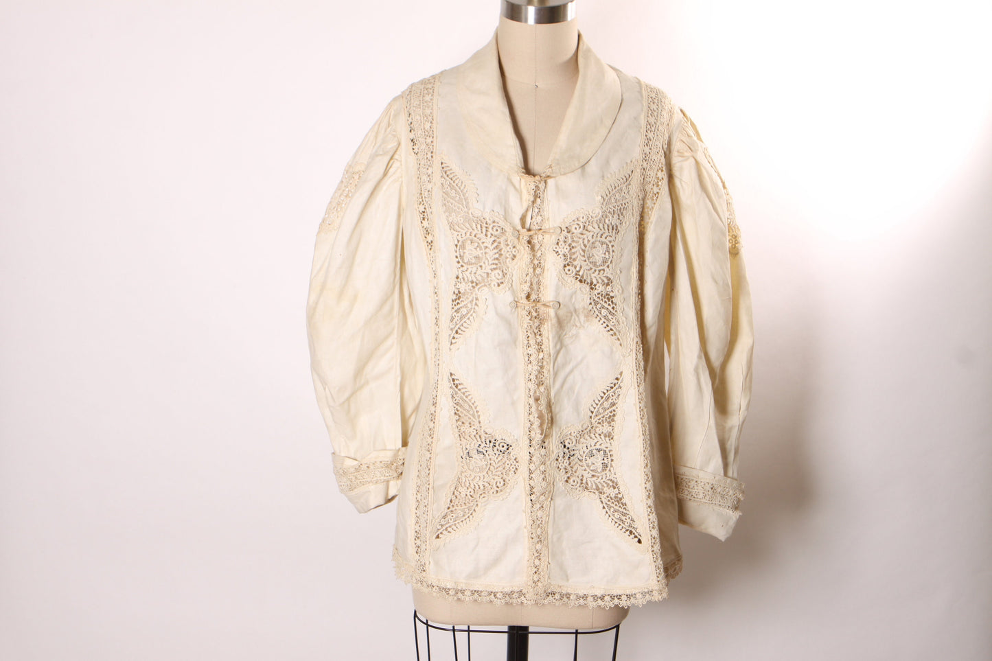Antique 1800s 1900s Victorian Edwardian Long Sleeve Irish Lace Cream Off White Button Closure Jacket -L