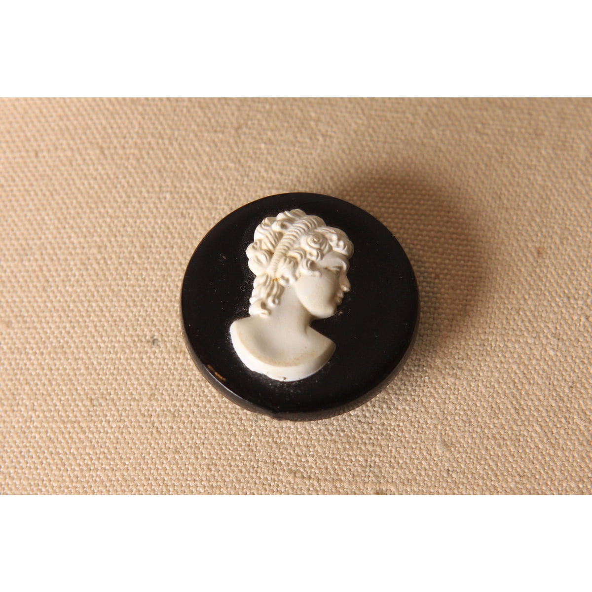 1950s Black and White Cameo Plastic Brooch