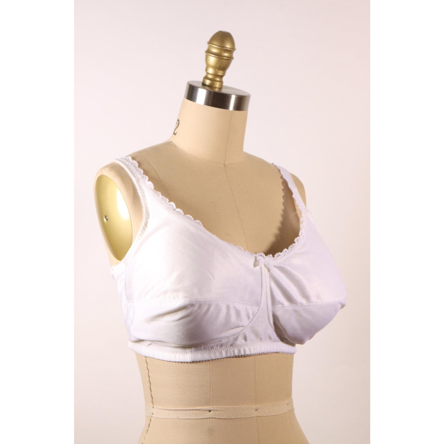 1980s White Lace Trim Bow Detail Bra by Classique-40DD