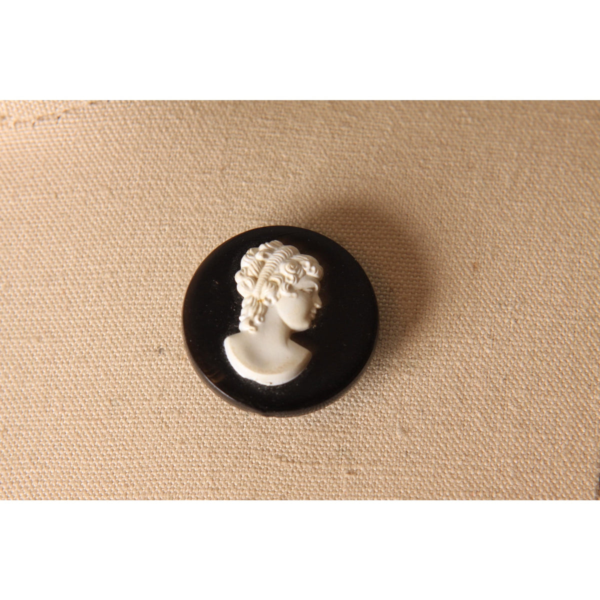 1950s Black and White Cameo Plastic Brooch