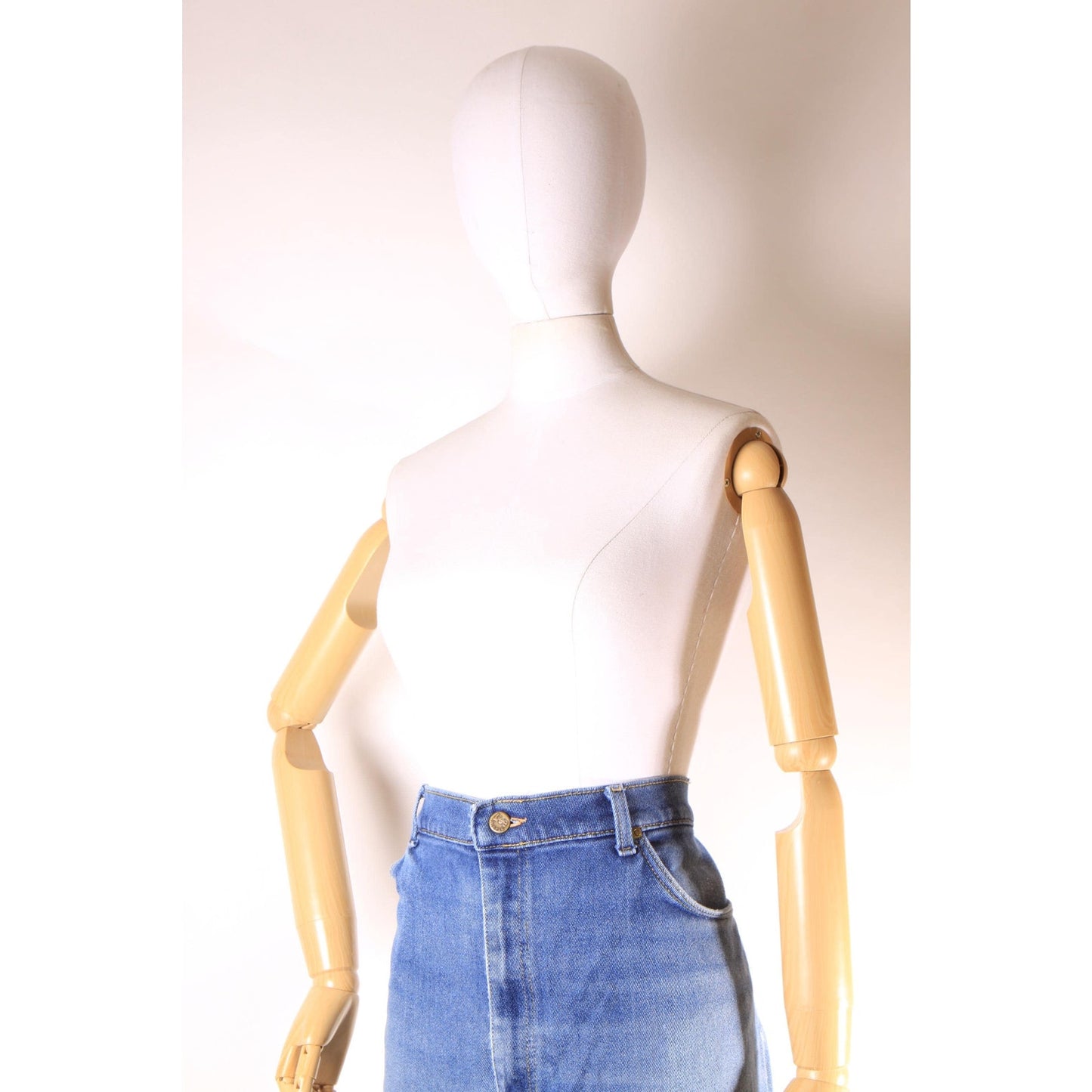 1970s 1980s Blue Denim Frayed Jeans by Lee -42x32