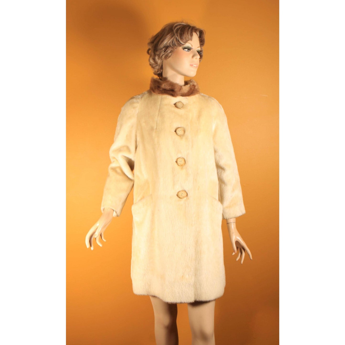 1960s Cream Faux Fur Fuzzy Long Sleeve with Mink Fur Trim Collar Coat by Junior-Aire -M-L