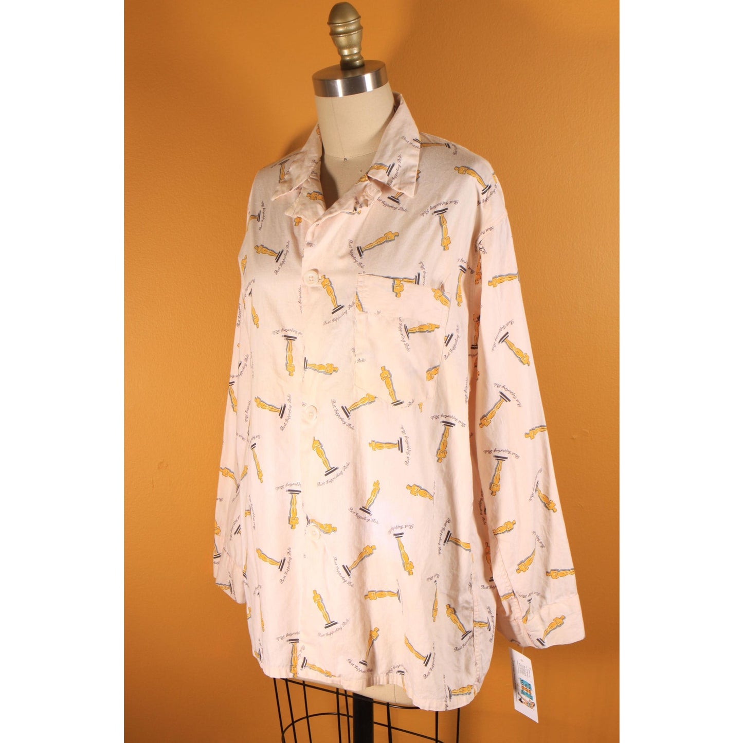1950s Novelty Cream Pink, Gold and Black Best Supporting Role Oscar Mens Pajama Top by Pleetway - XL