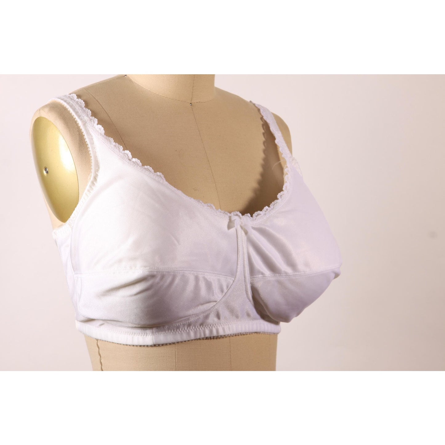 1980s White Lace Trim Bow Detail Bra by Classique-40DD