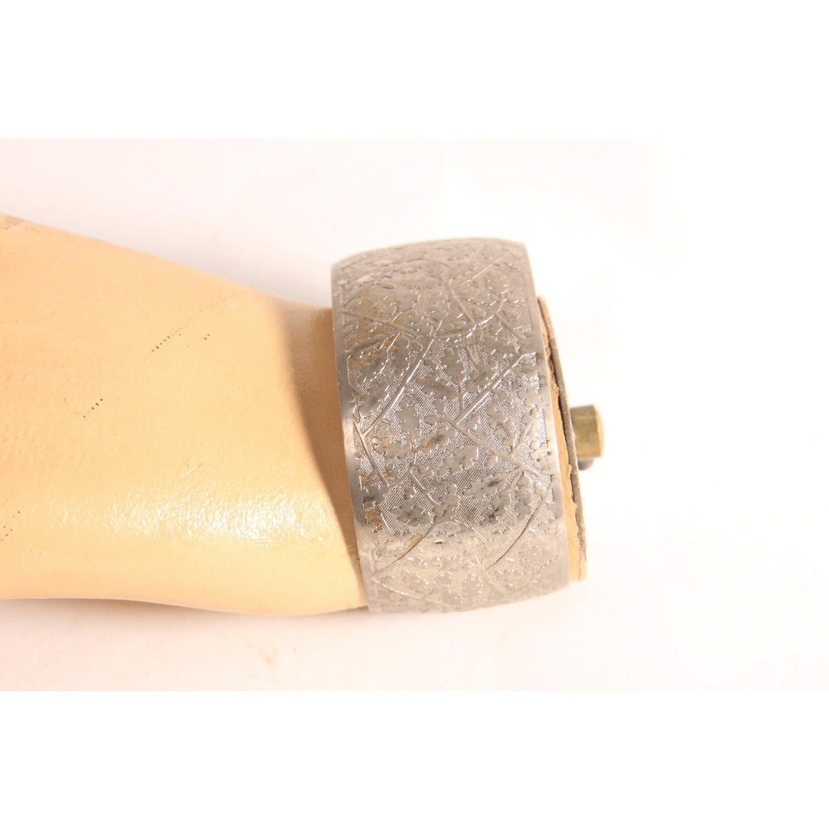 1960s 1970s Silver Tone Metal Foliage Leaf Etched Cuff Bracelet