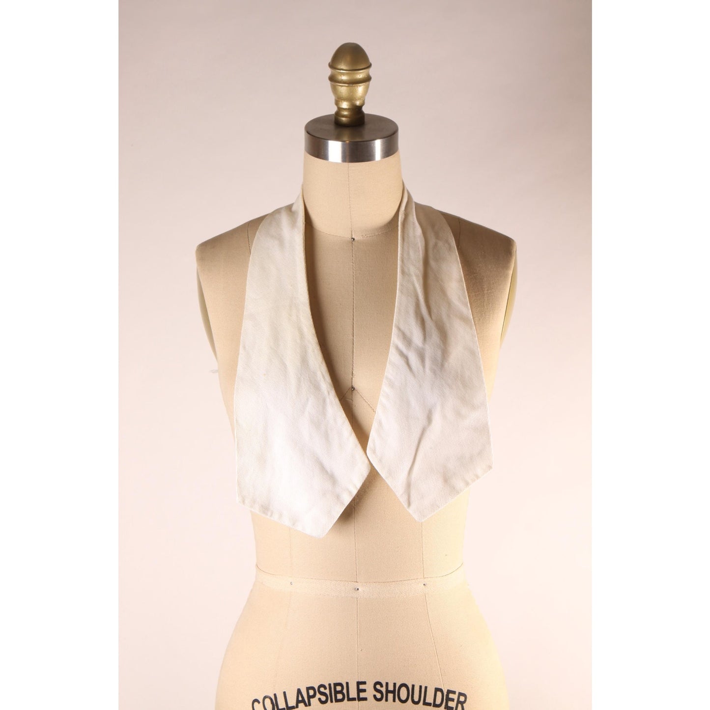 1960s White Oversize Bow Bowtie Collar Tie