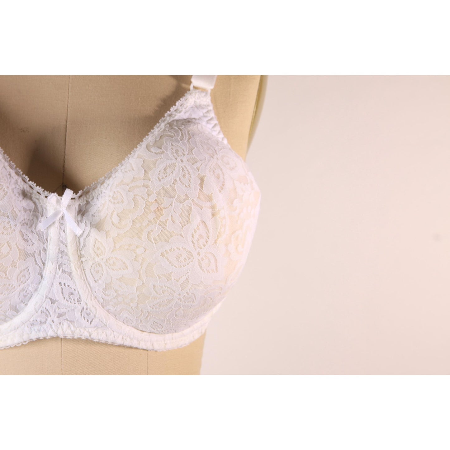 1980s Sheer White Lace Bow Detail Bra by Bali-38D
