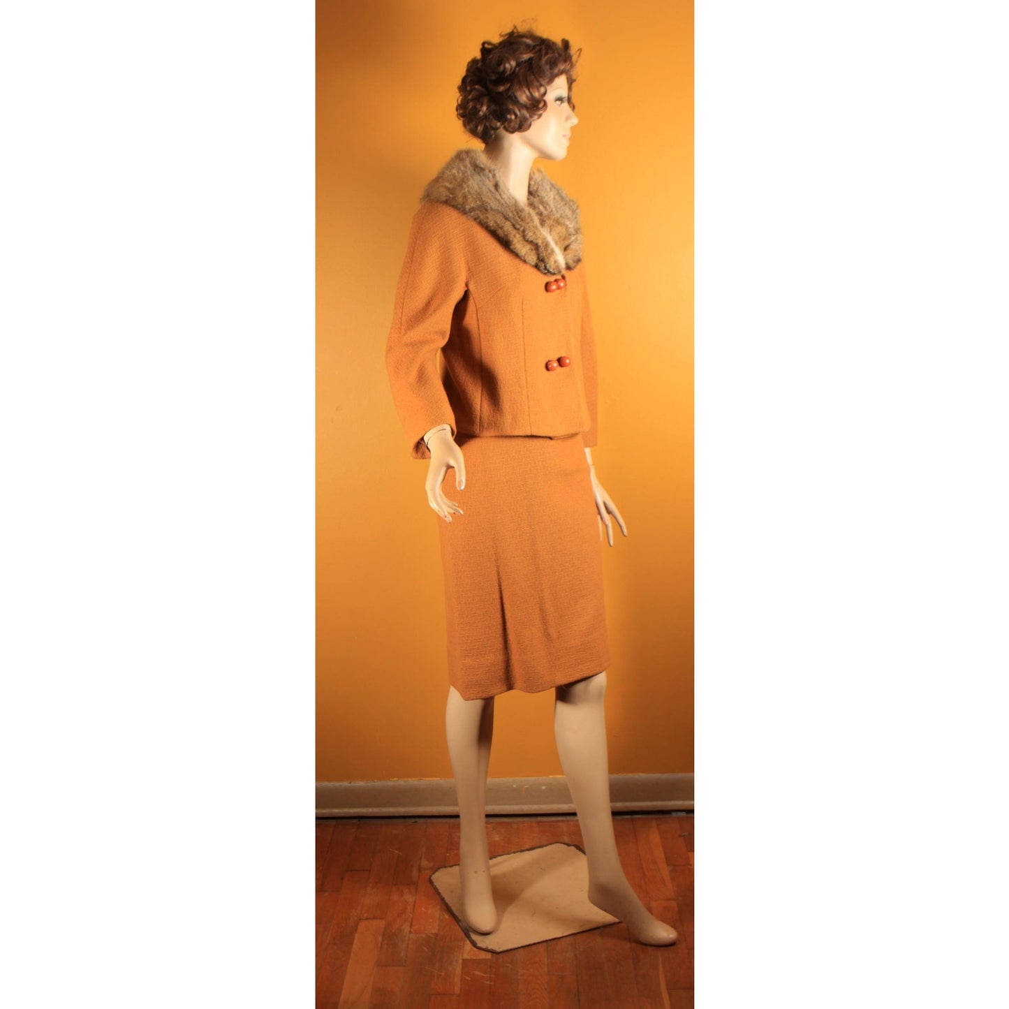 1950s Harvest Gold Yellow Bracelet Sleeve Fox Fur Collar Jacket and Pencil Skirt Two Piece Suit Outfit -XS