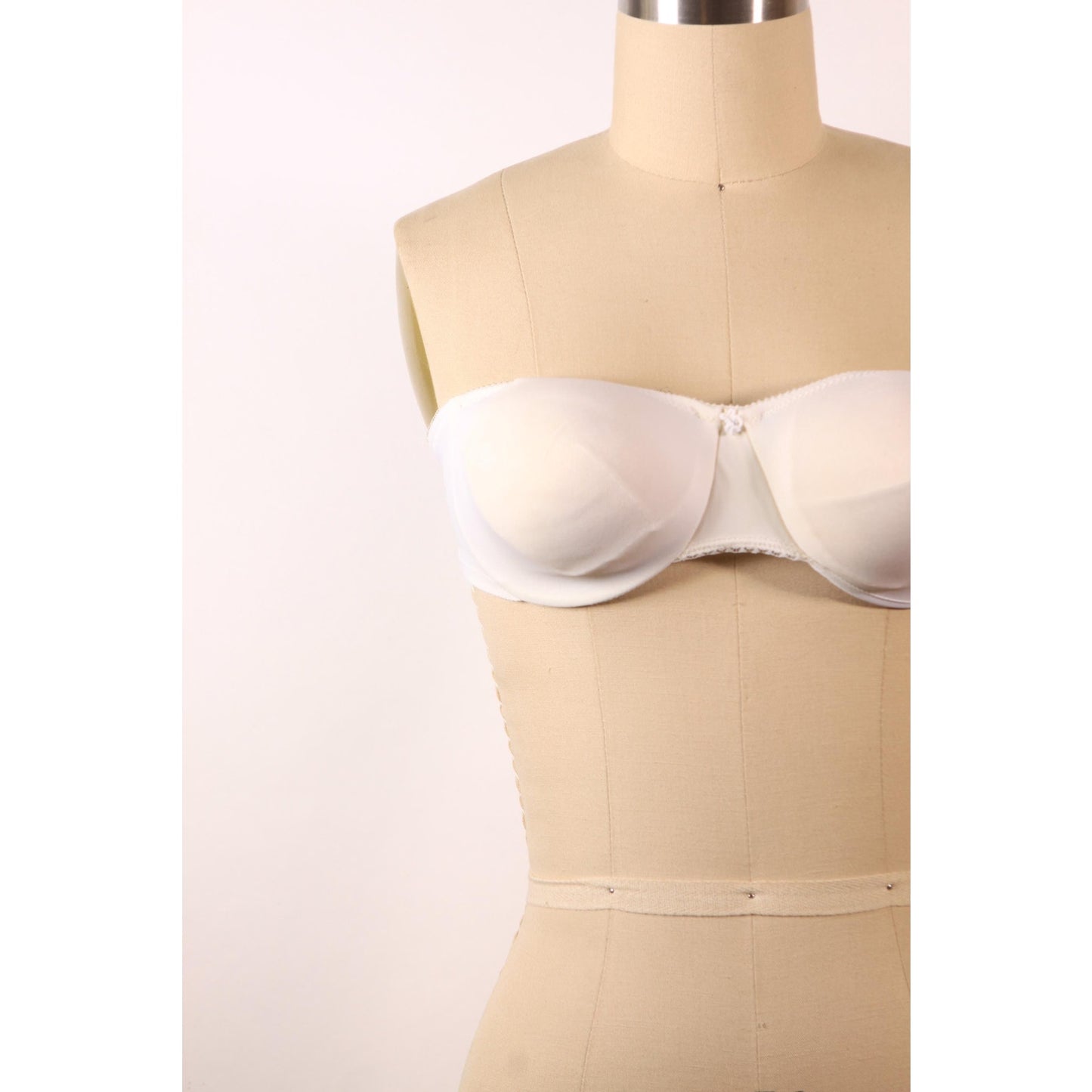 1970s White Strapless Bra by Flexnit-38B